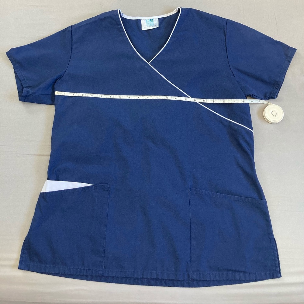 SCRUB TOP